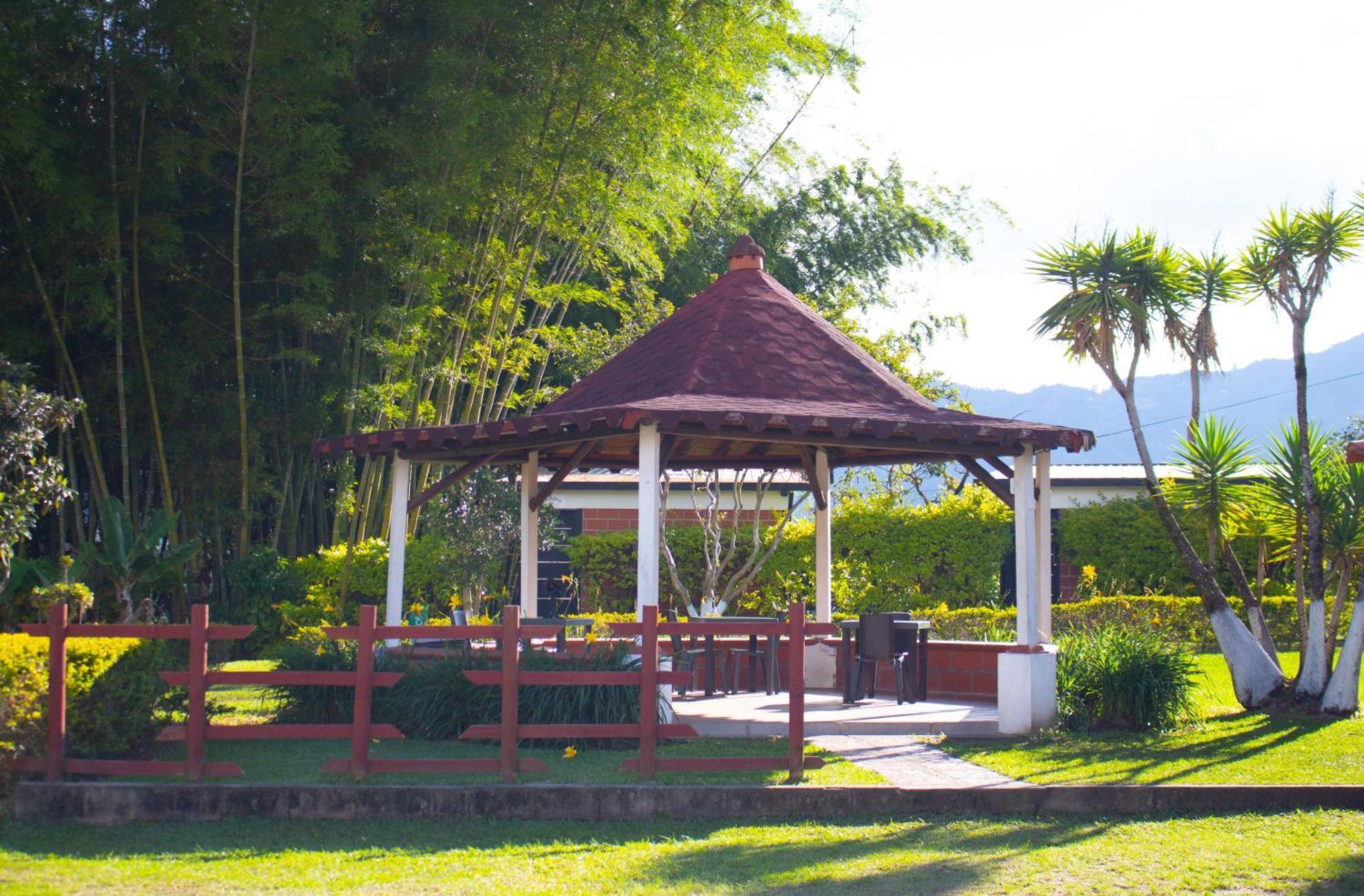 Hotel Campestre Alto Lindo En Guatapé Exterior foto